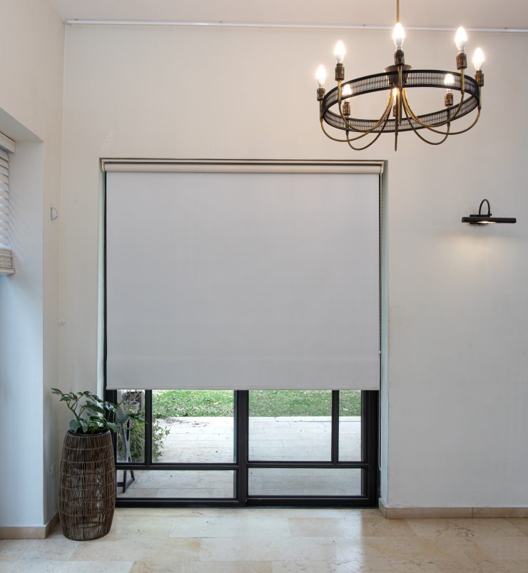 לא חייבים לבחור בשחור: האמת על בחירת וילון האפלה מושלם לבית