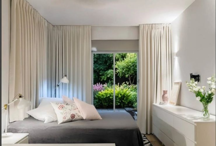 לא רק מנגנון: איך בוחרים את הבד המושלם לוילון רומי?