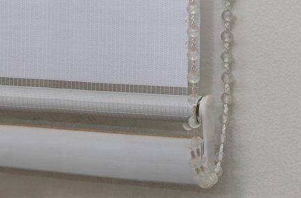 סוף לסנוור במסכים: איך בחירת וילונות למשרד משפרת את הפרודוקטיביות?