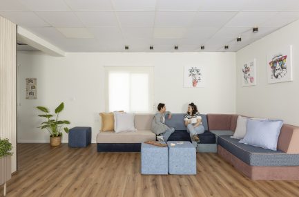 הסלון שמשתנה איתכם: איך ספה מודולרית פותרת את אתגרי המרחב בבית?